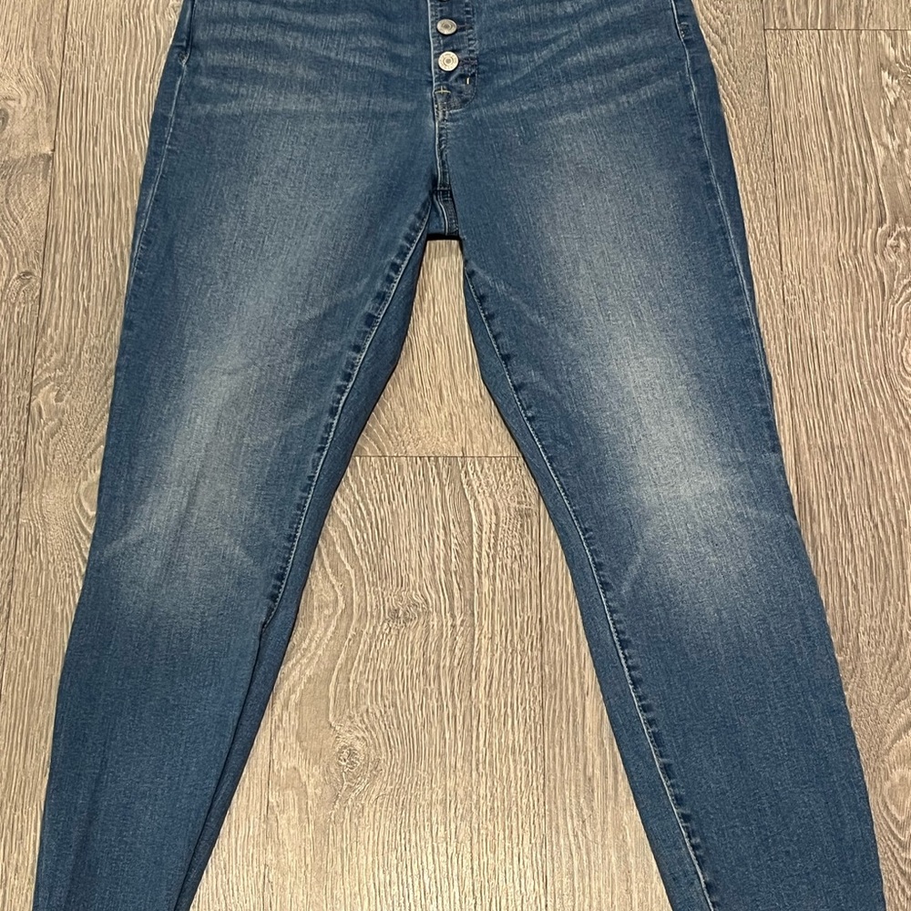 Gap Size 10/30 Curvy True Skinny Jeans with Frayed Hem